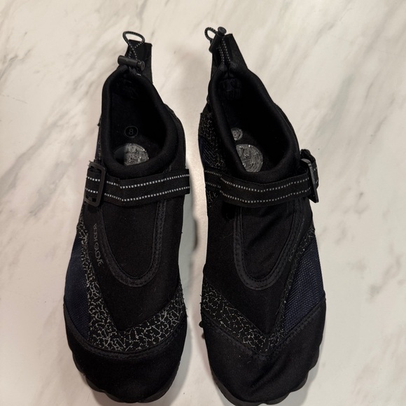 Body Glove Men’s 8.5 Water Shoes Sandals similar to those sold at Carnival - Picture 2 of 8